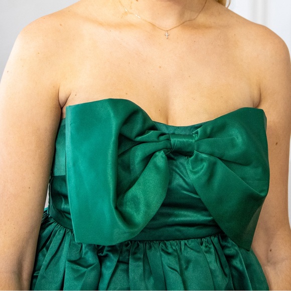 Emerald Green Oversized Bow Oversized Bow Mini Dress by Day & Moon in Women’s S - Picture 2 of 7